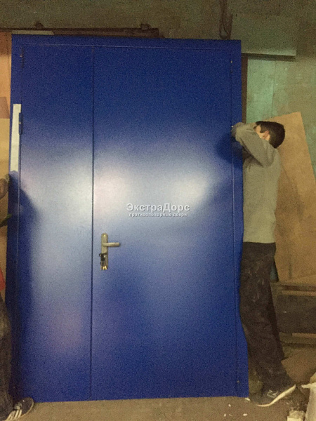 Двухстворчатая противопожарная глухая дверь